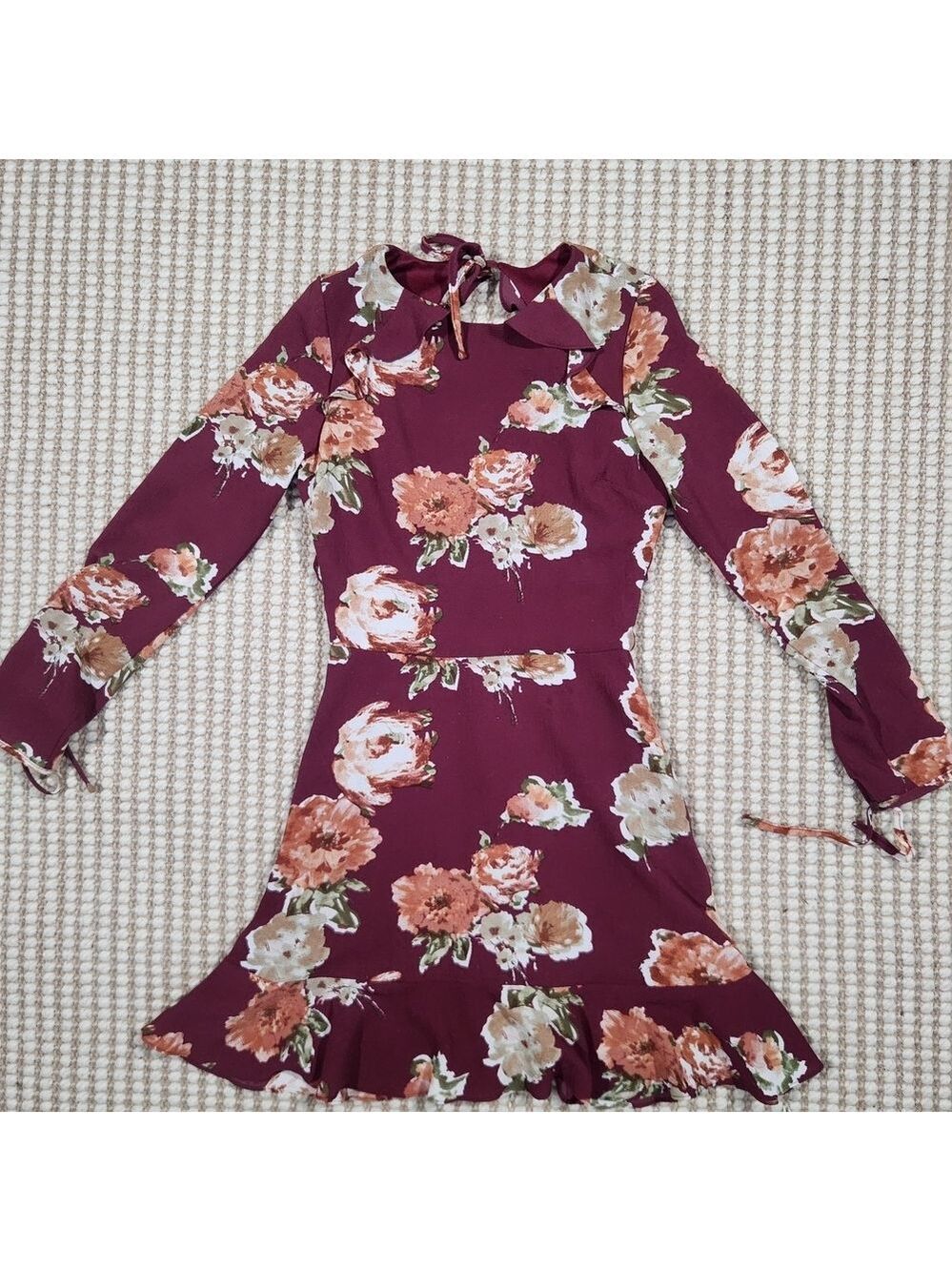 love...ady Plum Floral Cottagecore Feminine Flirty XS Keyhole Back Midi Dress
